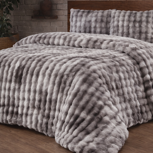 Luxury Winter Comforter Set – Double Sided Quilt with 2 Pillow Covers